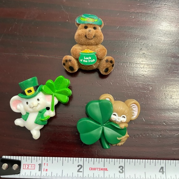 Vintage Set of 3 Hallmark 1980s St Patrick's‎ Day Mouse Clover Bear Lapel Pin - Picture 2 of 10